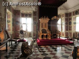 [P39] Sala Tronului - Palatul Rosenborg.  » foto by Aurici
 - 
<span class="allrVoted glyphicon glyphicon-heart hidden" id="av792272"></span>
<a class="m-l-10 hidden" id="sv792272" onclick="voting_Foto_DelVot(,792272,4424)" role="button">șterge vot <span class="glyphicon glyphicon-remove"></span></a>
<a id="v9792272" class=" c-red"  onclick="voting_Foto_SetVot(792272)" role="button"><span class="glyphicon glyphicon-heart-empty"></span> <b>LIKE</b> = Votează poza</a> <img class="hidden"  id="f792272W9" src="/imagini/loader.gif" border="0" /><span class="AjErrMes hidden" id="e792272ErM"></span>