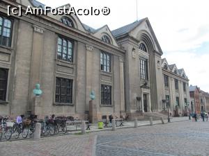 [P50] Universitatea din Copenhaga - pe la jumătatea lui Stroget, în drumul către Rosenborg » foto by Aurici
 - 
<span class="allrVoted glyphicon glyphicon-heart hidden" id="av792284"></span>
<a class="m-l-10 hidden" id="sv792284" onclick="voting_Foto_DelVot(,792284,4424)" role="button">șterge vot <span class="glyphicon glyphicon-remove"></span></a>
<a id="v9792284" class=" c-red"  onclick="voting_Foto_SetVot(792284)" role="button"><span class="glyphicon glyphicon-heart-empty"></span> <b>LIKE</b> = Votează poza</a> <img class="hidden"  id="f792284W9" src="/imagini/loader.gif" border="0" /><span class="AjErrMes hidden" id="e792284ErM"></span>