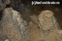 [P12] Peștera Polovragi, stalagmite în sectorul Ogivelor » foto by unq
 - 
<span class="allrVoted glyphicon glyphicon-heart hidden" id="av449798"></span>
<a class="m-l-10 hidden" id="sv449798" onclick="voting_Foto_DelVot(,449798,4440)" role="button">șterge vot <span class="glyphicon glyphicon-remove"></span></a>
<a id="v9449798" class=" c-red"  onclick="voting_Foto_SetVot(449798)" role="button"><span class="glyphicon glyphicon-heart-empty"></span> <b>LIKE</b> = Votează poza</a> <img class="hidden"  id="f449798W9" src="/imagini/loader.gif" border="0" /><span class="AjErrMes hidden" id="e449798ErM"></span>