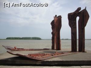[P05] Una dintre sculpturile metalice amplasate pe faleza Dunării - este vorba despre lucrarea ”Confluențe” - autoare Manuela Siclodi (1977).  » foto by Floryn81
 - 
<span class="allrVoted glyphicon glyphicon-heart hidden" id="av852595"></span>
<a class="m-l-10 hidden" id="sv852595" onclick="voting_Foto_DelVot(,852595,4457)" role="button">șterge vot <span class="glyphicon glyphicon-remove"></span></a>
<a id="v9852595" class=" c-red"  onclick="voting_Foto_SetVot(852595)" role="button"><span class="glyphicon glyphicon-heart-empty"></span> <b>LIKE</b> = Votează poza</a> <img class="hidden"  id="f852595W9" src="/imagini/loader.gif" border="0" /><span class="AjErrMes hidden" id="e852595ErM"></span>