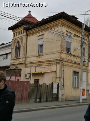 [P28] Casa-culă, cu decorațiuni neoromânești » foto by crismis
 - 
<span class="allrVoted glyphicon glyphicon-heart hidden" id="av844009"></span>
<a class="m-l-10 hidden" id="sv844009" onclick="voting_Foto_DelVot(,844009,4457)" role="button">șterge vot <span class="glyphicon glyphicon-remove"></span></a>
<a id="v9844009" class=" c-red"  onclick="voting_Foto_SetVot(844009)" role="button"><span class="glyphicon glyphicon-heart-empty"></span> <b>LIKE</b> = Votează poza</a> <img class="hidden"  id="f844009W9" src="/imagini/loader.gif" border="0" /><span class="AjErrMes hidden" id="e844009ErM"></span>