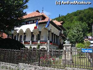 [P87] Înainte de a ieși din Bușteni către Azuga mergem să vedem Muzeul Memorial ”Cezar Petrescu”. Clădirea este o bijuterie arhitectonică.  » foto by Floryn81
 - 
<span class="allrVoted glyphicon glyphicon-heart hidden" id="av639905"></span>
<a class="m-l-10 hidden" id="sv639905" onclick="voting_Foto_DelVot(,639905,4537)" role="button">șterge vot <span class="glyphicon glyphicon-remove"></span></a>
<a id="v9639905" class=" c-red"  onclick="voting_Foto_SetVot(639905)" role="button"><span class="glyphicon glyphicon-heart-empty"></span> <b>LIKE</b> = Votează poza</a> <img class="hidden"  id="f639905W9" src="/imagini/loader.gif" border="0" /><span class="AjErrMes hidden" id="e639905ErM"></span>