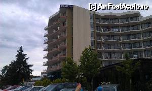 [P20] Hotelul Elena de pe strada comercială din mijlocul staţiunii Nisipurile de Aur, Bulgaria.  » foto by traian.leuca †
 - 
<span class="allrVoted glyphicon glyphicon-heart hidden" id="av426138"></span>
<a class="m-l-10 hidden" id="sv426138" onclick="voting_Foto_DelVot(,426138,4546)" role="button">șterge vot <span class="glyphicon glyphicon-remove"></span></a>
<a id="v9426138" class=" c-red"  onclick="voting_Foto_SetVot(426138)" role="button"><span class="glyphicon glyphicon-heart-empty"></span> <b>LIKE</b> = Votează poza</a> <img class="hidden"  id="f426138W9" src="/imagini/loader.gif" border="0" /><span class="AjErrMes hidden" id="e426138ErM"></span>