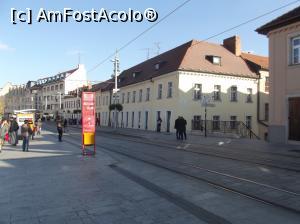 [P06] Bratislava - Am coborat si acum incercam sa vedem pe unde o luam (castelul este in spatele meu, in fata este centrul istoric si daca aveti privirea agera vedeti (cum ar spune ghizii) in dreptul orei 1 un stalp cu placute care te indreptau incotro doreai.  » foto by mishu
 - 
<span class="allrVoted glyphicon glyphicon-heart hidden" id="av811406"></span>
<a class="m-l-10 hidden" id="sv811406" onclick="voting_Foto_DelVot(,811406,4596)" role="button">șterge vot <span class="glyphicon glyphicon-remove"></span></a>
<a id="v9811406" class=" c-red"  onclick="voting_Foto_SetVot(811406)" role="button"><span class="glyphicon glyphicon-heart-empty"></span> <b>LIKE</b> = Votează poza</a> <img class="hidden"  id="f811406W9" src="/imagini/loader.gif" border="0" /><span class="AjErrMes hidden" id="e811406ErM"></span>