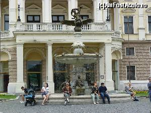 [P56] Fantana lui Ganymede
Chiar in fata Teatrului, construita in bronz si marmura se gaseste o statuie care reprezinta legenda lui Ganymede, un tanar erou troian de vita nobila; el se tragea din Dardanos.  » foto by stellinna
 - 
<span class="allrVoted glyphicon glyphicon-heart hidden" id="av678376"></span>
<a class="m-l-10 hidden" id="sv678376" onclick="voting_Foto_DelVot(,678376,4596)" role="button">șterge vot <span class="glyphicon glyphicon-remove"></span></a>
<a id="v9678376" class=" c-red"  onclick="voting_Foto_SetVot(678376)" role="button"><span class="glyphicon glyphicon-heart-empty"></span> <b>LIKE</b> = Votează poza</a> <img class="hidden"  id="f678376W9" src="/imagini/loader.gif" border="0" /><span class="AjErrMes hidden" id="e678376ErM"></span>