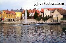 [P09] Pe linga acele case colorate, pe langa multimea de flori ce atarna de la toate ferestrele,in Tapolca vom putea admira lacul din centrul orasului, plin de carasi multicolori si fantana arteziana ce da un plus de frumusete. » foto by vlado2
 - 
<span class="allrVoted glyphicon glyphicon-heart hidden" id="av311549"></span>
<a class="m-l-10 hidden" id="sv311549" onclick="voting_Foto_DelVot(,311549,4597)" role="button">șterge vot <span class="glyphicon glyphicon-remove"></span></a>
<a id="v9311549" class=" c-red"  onclick="voting_Foto_SetVot(311549)" role="button"><span class="glyphicon glyphicon-heart-empty"></span> <b>LIKE</b> = Votează poza</a> <img class="hidden"  id="f311549W9" src="/imagini/loader.gif" border="0" /><span class="AjErrMes hidden" id="e311549ErM"></span>