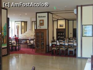 [P08] Restaurant Tirol Sinaia » foto by indiralisa_26
 - 
<span class="allrVoted glyphicon glyphicon-heart hidden" id="av1007672"></span>
<a class="m-l-10 hidden" id="sv1007672" onclick="voting_Foto_DelVot(,1007672,4690)" role="button">șterge vot <span class="glyphicon glyphicon-remove"></span></a>
<a id="v91007672" class=" c-red"  onclick="voting_Foto_SetVot(1007672)" role="button"><span class="glyphicon glyphicon-heart-empty"></span> <b>LIKE</b> = Votează poza</a> <img class="hidden"  id="f1007672W9" src="/imagini/loader.gif" border="0" /><span class="AjErrMes hidden" id="e1007672ErM"></span>