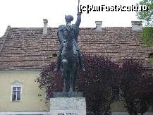 [P12] Statuia lui Mihai Viteazul in fata Palatului Princiar Alba Iulia » foto by biancuta
 - 
<span class="allrVoted glyphicon glyphicon-heart hidden" id="av75494"></span>
<a class="m-l-10 hidden" id="sv75494" onclick="voting_Foto_DelVot(,75494,4738)" role="button">șterge vot <span class="glyphicon glyphicon-remove"></span></a>
<a id="v975494" class=" c-red"  onclick="voting_Foto_SetVot(75494)" role="button"><span class="glyphicon glyphicon-heart-empty"></span> <b>LIKE</b> = Votează poza</a> <img class="hidden"  id="f75494W9" src="/imagini/loader.gif" border="0" /><span class="AjErrMes hidden" id="e75494ErM"></span>