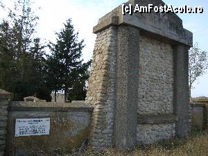 [P31] Am ajuns la intrarea în incinta Cimitirului ostașilor germani.  » foto by Floryn81
 - 
<span class="allrVoted glyphicon glyphicon-heart hidden" id="av428028"></span>
<a class="m-l-10 hidden" id="sv428028" onclick="voting_Foto_DelVot(,428028,4746)" role="button">șterge vot <span class="glyphicon glyphicon-remove"></span></a>
<a id="v9428028" class=" c-red"  onclick="voting_Foto_SetVot(428028)" role="button"><span class="glyphicon glyphicon-heart-empty"></span> <b>LIKE</b> = Votează poza</a> <img class="hidden"  id="f428028W9" src="/imagini/loader.gif" border="0" /><span class="AjErrMes hidden" id="e428028ErM"></span>