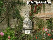 [P11] Bustul domnitorului moldovean Petru Rares, cel care a reconstruit biserica si a construit turnurile de aparare » foto by valimi
 - 
<span class="allrVoted glyphicon glyphicon-heart hidden" id="av145883"></span>
<a class="m-l-10 hidden" id="sv145883" onclick="voting_Foto_DelVot(,145883,4762)" role="button">șterge vot <span class="glyphicon glyphicon-remove"></span></a>
<a id="v9145883" class=" c-red"  onclick="voting_Foto_SetVot(145883)" role="button"><span class="glyphicon glyphicon-heart-empty"></span> <b>LIKE</b> = Votează poza</a> <img class="hidden"  id="f145883W9" src="/imagini/loader.gif" border="0" /><span class="AjErrMes hidden" id="e145883ErM"></span>