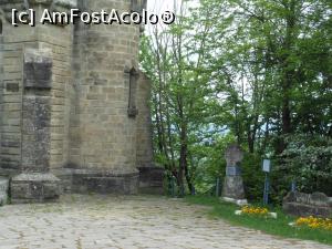 [P03] Monumentul Eroilor de pe Măgura Ocnei - Alături, crucea ridicată în memoria caporalului grenadier Constantin Mușat căzut eroic la 13 august 1917. » foto by iulianic
 - 
<span class="allrVoted glyphicon glyphicon-heart hidden" id="av1228503"></span>
<a class="m-l-10 hidden" id="sv1228503" onclick="voting_Foto_DelVot(,1228503,4793)" role="button">șterge vot <span class="glyphicon glyphicon-remove"></span></a>
<a id="v91228503" class=" c-red"  onclick="voting_Foto_SetVot(1228503)" role="button"><span class="glyphicon glyphicon-heart-empty"></span> <b>LIKE</b> = Votează poza</a> <img class="hidden"  id="f1228503W9" src="/imagini/loader.gif" border="0" /><span class="AjErrMes hidden" id="e1228503ErM"></span>