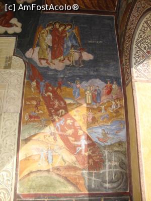 [P16] În pridvor, în partea dreaptă a intrării către pronaos, se află o reprezentare a Judecății de Apoi. » foto by Floryn81
 - 
<span class="allrVoted glyphicon glyphicon-heart hidden" id="av720656"></span>
<a class="m-l-10 hidden" id="sv720656" onclick="voting_Foto_DelVot(,720656,4842)" role="button">șterge vot <span class="glyphicon glyphicon-remove"></span></a>
<a id="v9720656" class=" c-red"  onclick="voting_Foto_SetVot(720656)" role="button"><span class="glyphicon glyphicon-heart-empty"></span> <b>LIKE</b> = Votează poza</a> <img class="hidden"  id="f720656W9" src="/imagini/loader.gif" border="0" /><span class="AjErrMes hidden" id="e720656ErM"></span>