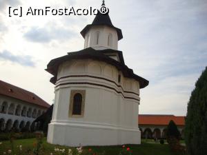 [P39] Ne plimbăm prin curte. Admirăm biserica veche din alt unghi.  » foto by Floryn81
 - 
<span class="allrVoted glyphicon glyphicon-heart hidden" id="av720679"></span>
<a class="m-l-10 hidden" id="sv720679" onclick="voting_Foto_DelVot(,720679,4842)" role="button">șterge vot <span class="glyphicon glyphicon-remove"></span></a>
<a id="v9720679" class=" c-red"  onclick="voting_Foto_SetVot(720679)" role="button"><span class="glyphicon glyphicon-heart-empty"></span> <b>LIKE</b> = Votează poza</a> <img class="hidden"  id="f720679W9" src="/imagini/loader.gif" border="0" /><span class="AjErrMes hidden" id="e720679ErM"></span>