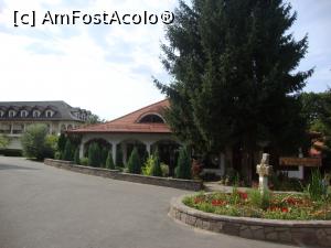 [P51] Vom merge spre clădirea ce adăpostește ”Academia Sâmbăta – spiritualitate, cultură, artă, știință”.  » foto by Floryn81
 - 
<span class="allrVoted glyphicon glyphicon-heart hidden" id="av720691"></span>
<a class="m-l-10 hidden" id="sv720691" onclick="voting_Foto_DelVot(,720691,4842)" role="button">șterge vot <span class="glyphicon glyphicon-remove"></span></a>
<a id="v9720691" class=" c-red"  onclick="voting_Foto_SetVot(720691)" role="button"><span class="glyphicon glyphicon-heart-empty"></span> <b>LIKE</b> = Votează poza</a> <img class="hidden"  id="f720691W9" src="/imagini/loader.gif" border="0" /><span class="AjErrMes hidden" id="e720691ErM"></span>