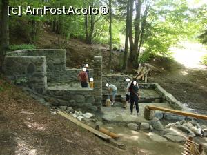 [P66] Iată și izvorul Părintelui Arsenie Boca unde aveau loc lucrări de amenajare. Am umplut și noi o sticlă cu apă de aici.  » foto by Floryn81
 - 
<span class="allrVoted glyphicon glyphicon-heart hidden" id="av720706"></span>
<a class="m-l-10 hidden" id="sv720706" onclick="voting_Foto_DelVot(,720706,4842)" role="button">șterge vot <span class="glyphicon glyphicon-remove"></span></a>
<a id="v9720706" class=" c-red"  onclick="voting_Foto_SetVot(720706)" role="button"><span class="glyphicon glyphicon-heart-empty"></span> <b>LIKE</b> = Votează poza</a> <img class="hidden"  id="f720706W9" src="/imagini/loader.gif" border="0" /><span class="AjErrMes hidden" id="e720706ErM"></span>