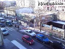 [P19] hotelul Ananas Viena- vedere asupra strazii de la fereastra camerei. Se poate vedea si peronul de la statia de metrou. » foto by kmy
 - 
<span class="allrVoted glyphicon glyphicon-heart hidden" id="av172183"></span>
<a class="m-l-10 hidden" id="sv172183" onclick="voting_Foto_DelVot(,172183,4851)" role="button">șterge vot <span class="glyphicon glyphicon-remove"></span></a>
<a id="v9172183" class=" c-red"  onclick="voting_Foto_SetVot(172183)" role="button"><span class="glyphicon glyphicon-heart-empty"></span> <b>LIKE</b> = Votează poza</a> <img class="hidden"  id="f172183W9" src="/imagini/loader.gif" border="0" /><span class="AjErrMes hidden" id="e172183ErM"></span>