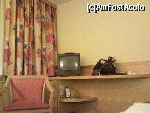 [P07] hotelul Ananas Viena- camera dubla- m-am straduit sa vad daca acel televizor avea ecran plat » foto by kmy
 - 
<span class="allrVoted glyphicon glyphicon-heart hidden" id="av172171"></span>
<a class="m-l-10 hidden" id="sv172171" onclick="voting_Foto_DelVot(,172171,4851)" role="button">șterge vot <span class="glyphicon glyphicon-remove"></span></a>
<a id="v9172171" class=" c-red"  onclick="voting_Foto_SetVot(172171)" role="button"><span class="glyphicon glyphicon-heart-empty"></span> <b>LIKE</b> = Votează poza</a> <img class="hidden"  id="f172171W9" src="/imagini/loader.gif" border="0" /><span class="AjErrMes hidden" id="e172171ErM"></span>