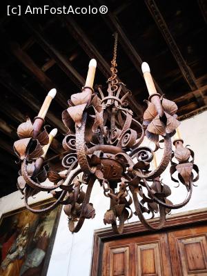 [P16] Casa de Los Balcones; candelabru superb la etaj » foto by crismis
 - 
<span class="allrVoted glyphicon glyphicon-heart hidden" id="av1155479"></span>
<a class="m-l-10 hidden" id="sv1155479" onclick="voting_Foto_DelVot(,1155479,4873)" role="button">șterge vot <span class="glyphicon glyphicon-remove"></span></a>
<a id="v91155479" class=" c-red"  onclick="voting_Foto_SetVot(1155479)" role="button"><span class="glyphicon glyphicon-heart-empty"></span> <b>LIKE</b> = Votează poza</a> <img class="hidden"  id="f1155479W9" src="/imagini/loader.gif" border="0" /><span class="AjErrMes hidden" id="e1155479ErM"></span>