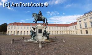 [P27] Charlottenburg Schloss - monumentul Marelui Elector » foto by Carmen Ion
 - 
<span class="allrVoted glyphicon glyphicon-heart hidden" id="av1283088"></span>
<a class="m-l-10 hidden" id="sv1283088" onclick="voting_Foto_DelVot(,1283088,4900)" role="button">șterge vot <span class="glyphicon glyphicon-remove"></span></a>
<a id="v91283088" class=" c-red"  onclick="voting_Foto_SetVot(1283088)" role="button"><span class="glyphicon glyphicon-heart-empty"></span> <b>LIKE</b> = Votează poza</a> <img class="hidden"  id="f1283088W9" src="/imagini/loader.gif" border="0" /><span class="AjErrMes hidden" id="e1283088ErM"></span>