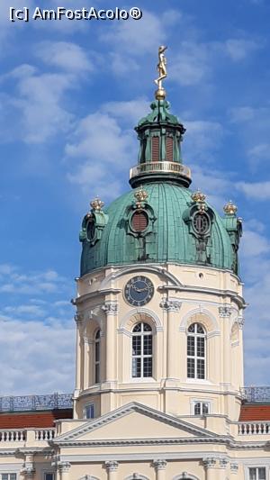 [P28] Charlottenburg Schloss - cupola cu statuia zeiței Fortuna » foto by Carmen Ion
 - 
<span class="allrVoted glyphicon glyphicon-heart hidden" id="av1283089"></span>
<a class="m-l-10 hidden" id="sv1283089" onclick="voting_Foto_DelVot(,1283089,4900)" role="button">șterge vot <span class="glyphicon glyphicon-remove"></span></a>
<a id="v91283089" class=" c-red"  onclick="voting_Foto_SetVot(1283089)" role="button"><span class="glyphicon glyphicon-heart-empty"></span> <b>LIKE</b> = Votează poza</a> <img class="hidden"  id="f1283089W9" src="/imagini/loader.gif" border="0" /><span class="AjErrMes hidden" id="e1283089ErM"></span>