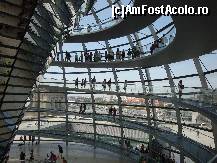 [P15] Cupola Bundestagului: printre liniile rampei de urcare se zărește terasa exterioară ce înconjoară cupola, dar și panorama orașului » foto by mariana.olaru
 - 
<span class="allrVoted glyphicon glyphicon-heart hidden" id="av161529"></span>
<a class="m-l-10 hidden" id="sv161529" onclick="voting_Foto_DelVot(,161529,4900)" role="button">șterge vot <span class="glyphicon glyphicon-remove"></span></a>
<a id="v9161529" class=" c-red"  onclick="voting_Foto_SetVot(161529)" role="button"><span class="glyphicon glyphicon-heart-empty"></span> <b>LIKE</b> = Votează poza</a> <img class="hidden"  id="f161529W9" src="/imagini/loader.gif" border="0" /><span class="AjErrMes hidden" id="e161529ErM"></span>