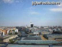 [P22] Panorama Berlinului dinspre partea de est a terasei Bundestagului: se zărește râul Spree , partea superioară a Turnului televiziunii germane , ascuns parțial vederii de prim planul International Trade Center și alături de el cupola albastră a Domului din Berlin » foto by mariana.olaru
 - 
<span class="allrVoted glyphicon glyphicon-heart hidden" id="av161539"></span>
<a class="m-l-10 hidden" id="sv161539" onclick="voting_Foto_DelVot(,161539,4900)" role="button">șterge vot <span class="glyphicon glyphicon-remove"></span></a>
<a id="v9161539" class=" c-red"  onclick="voting_Foto_SetVot(161539)" role="button"><span class="glyphicon glyphicon-heart-empty"></span> <b>LIKE</b> = Votează poza</a> <img class="hidden"  id="f161539W9" src="/imagini/loader.gif" border="0" /><span class="AjErrMes hidden" id="e161539ErM"></span>