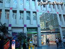 [P05] Intrarea în Hotelul Hellemitte din Berlin se face prin curtea interioară a mall-ului » foto by mariana.olaru
 - 
<span class="allrVoted glyphicon glyphicon-heart hidden" id="av162033"></span>
<a class="m-l-10 hidden" id="sv162033" onclick="voting_Foto_DelVot(,162033,4900)" role="button">șterge vot <span class="glyphicon glyphicon-remove"></span></a>
<a id="v9162033" class=" c-red"  onclick="voting_Foto_SetVot(162033)" role="button"><span class="glyphicon glyphicon-heart-empty"></span> <b>LIKE</b> = Votează poza</a> <img class="hidden"  id="f162033W9" src="/imagini/loader.gif" border="0" /><span class="AjErrMes hidden" id="e162033ErM"></span>