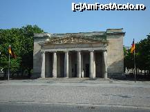 [P16] Berlin : Neue Wache , sau Memorialului Național al Victimelor Războaielor și Tiraniei » foto by mariana.olaru
 - 
<span class="allrVoted glyphicon glyphicon-heart hidden" id="av173388"></span>
<a class="m-l-10 hidden" id="sv173388" onclick="voting_Foto_DelVot(,173388,4900)" role="button">șterge vot <span class="glyphicon glyphicon-remove"></span></a>
<a id="v9173388" class=" c-red"  onclick="voting_Foto_SetVot(173388)" role="button"><span class="glyphicon glyphicon-heart-empty"></span> <b>LIKE</b> = Votează poza</a> <img class="hidden"  id="f173388W9" src="/imagini/loader.gif" border="0" /><span class="AjErrMes hidden" id="e173388ErM"></span>