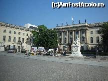 [P17] Universitatea Humboldt din Berlin cu statuia geografului și naturalistului german Alexander von Humboldt în prim plan » foto by mariana.olaru
 - 
<span class="allrVoted glyphicon glyphicon-heart hidden" id="av173389"></span>
<a class="m-l-10 hidden" id="sv173389" onclick="voting_Foto_DelVot(,173389,4900)" role="button">șterge vot <span class="glyphicon glyphicon-remove"></span></a>
<a id="v9173389" class=" c-red"  onclick="voting_Foto_SetVot(173389)" role="button"><span class="glyphicon glyphicon-heart-empty"></span> <b>LIKE</b> = Votează poza</a> <img class="hidden"  id="f173389W9" src="/imagini/loader.gif" border="0" /><span class="AjErrMes hidden" id="e173389ErM"></span>