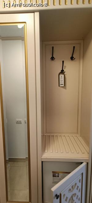 [P18] Pe hol - dulap, cuier și minibar. » foto by tata123 🔱
 - 
<span class="allrVoted glyphicon glyphicon-heart hidden" id="av1521703"></span>
<a class="m-l-10 hidden" id="sv1521703" onclick="voting_Foto_DelVot(,1521703,4946)" role="button">șterge vot <span class="glyphicon glyphicon-remove"></span></a>
<a id="v91521703" class=" c-red"  onclick="voting_Foto_SetVot(1521703)" role="button"><span class="glyphicon glyphicon-heart-empty"></span> <b>LIKE</b> = Votează poza</a> <img class="hidden"  id="f1521703W9" src="/imagini/loader.gif" border="0" /><span class="AjErrMes hidden" id="e1521703ErM"></span>