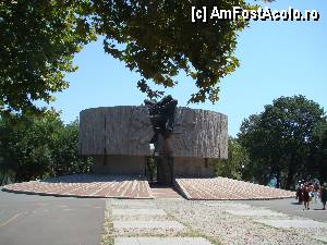 [P31] Panteonul, monument dedicat soldatilor bulgari » foto by Muffin2009
 - 
<span class="allrVoted glyphicon glyphicon-heart hidden" id="av347787"></span>
<a class="m-l-10 hidden" id="sv347787" onclick="voting_Foto_DelVot(,347787,5049)" role="button">șterge vot <span class="glyphicon glyphicon-remove"></span></a>
<a id="v9347787" class=" c-red"  onclick="voting_Foto_SetVot(347787)" role="button"><span class="glyphicon glyphicon-heart-empty"></span> <b>LIKE</b> = Votează poza</a> <img class="hidden"  id="f347787W9" src="/imagini/loader.gif" border="0" /><span class="AjErrMes hidden" id="e347787ErM"></span>