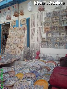 [P03] Tunisia - Sidi bou Said - ceramica si in dreapta genti din piele de camila » foto by Diaura*
 - 
<span class="allrVoted glyphicon glyphicon-heart hidden" id="av54100"></span>
<a class="m-l-10 hidden" id="sv54100" onclick="voting_Foto_DelVot(,54100,5085)" role="button">șterge vot <span class="glyphicon glyphicon-remove"></span></a>
<a id="v954100" class=" c-red"  onclick="voting_Foto_SetVot(54100)" role="button"><span class="glyphicon glyphicon-heart-empty"></span> <b>LIKE</b> = Votează poza</a> <img class="hidden"  id="f54100W9" src="/imagini/loader.gif" border="0" /><span class="AjErrMes hidden" id="e54100ErM"></span>