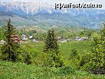 P01 [MAY-2008] Culoarul Rucăr-Bran, zona Moieciu: panorama masivului Piatra Craiuluiși a localităților rurale din vale