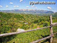 [P37] Panorama Pietrei Craiului îndelung admirată de pe dealul Bălăban, loc de viețuire a obștei de călugări de la Schitul Bran » foto by mariana.olaru
 - 
<span class="allrVoted glyphicon glyphicon-heart hidden" id="av194280"></span>
<a class="m-l-10 hidden" id="sv194280" onclick="voting_Foto_DelVot(,194280,5116)" role="button">șterge vot <span class="glyphicon glyphicon-remove"></span></a>
<a id="v9194280" class=" c-red"  onclick="voting_Foto_SetVot(194280)" role="button"><span class="glyphicon glyphicon-heart-empty"></span> <b>LIKE</b> = Votează poza</a> <img class="hidden"  id="f194280W9" src="/imagini/loader.gif" border="0" /><span class="AjErrMes hidden" id="e194280ErM"></span>