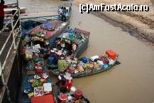 [P05] la imbarcarea pe barca cu motor pe lacul Tonle Sap - aici o mica piata plutitoare » foto by Pami*
 - 
<span class="allrVoted glyphicon glyphicon-heart hidden" id="av299479"></span>
<a class="m-l-10 hidden" id="sv299479" onclick="voting_Foto_DelVot(,299479,5123)" role="button">șterge vot <span class="glyphicon glyphicon-remove"></span></a>
<a id="v9299479" class=" c-red"  onclick="voting_Foto_SetVot(299479)" role="button"><span class="glyphicon glyphicon-heart-empty"></span> <b>LIKE</b> = Votează poza</a> <img class="hidden"  id="f299479W9" src="/imagini/loader.gif" border="0" /><span class="AjErrMes hidden" id="e299479ErM"></span>