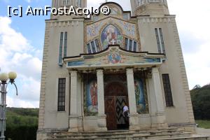 [P14] Comuna Ion Corvin, Mănăstirea Sf. Andrei, Biserica „Sf. Apostol Andrei”, Fața de pe care Sf. Andrei întâmpină și binecuvîntează musafirii » foto by mprofeanu
 - 
<span class="allrVoted glyphicon glyphicon-heart hidden" id="av1218549"></span>
<a class="m-l-10 hidden" id="sv1218549" onclick="voting_Foto_DelVot(,1218549,5136)" role="button">șterge vot <span class="glyphicon glyphicon-remove"></span></a>
<a id="v91218549" class=" c-red"  onclick="voting_Foto_SetVot(1218549)" role="button"><span class="glyphicon glyphicon-heart-empty"></span> <b>LIKE</b> = Votează poza</a> <img class="hidden"  id="f1218549W9" src="/imagini/loader.gif" border="0" /><span class="AjErrMes hidden" id="e1218549ErM"></span>