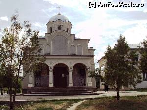 [P10] Biserica mică - intrarea este prin spatele esplanadei.  » foto by Carmen Ion
 - 
<span class="allrVoted glyphicon glyphicon-heart hidden" id="av656024"></span>
<a class="m-l-10 hidden" id="sv656024" onclick="voting_Foto_DelVot(,656024,5136)" role="button">șterge vot <span class="glyphicon glyphicon-remove"></span></a>
<a id="v9656024" class=" c-red"  onclick="voting_Foto_SetVot(656024)" role="button"><span class="glyphicon glyphicon-heart-empty"></span> <b>LIKE</b> = Votează poza</a> <img class="hidden"  id="f656024W9" src="/imagini/loader.gif" border="0" /><span class="AjErrMes hidden" id="e656024ErM"></span>