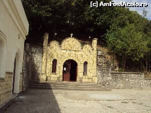 [P12] Intrarea înzidită la peştera Sfântului Andrei.  » foto by Carmen Ion
 - 
<span class="allrVoted glyphicon glyphicon-heart hidden" id="av656026"></span>
<a class="m-l-10 hidden" id="sv656026" onclick="voting_Foto_DelVot(,656026,5136)" role="button">șterge vot <span class="glyphicon glyphicon-remove"></span></a>
<a id="v9656026" class=" c-red"  onclick="voting_Foto_SetVot(656026)" role="button"><span class="glyphicon glyphicon-heart-empty"></span> <b>LIKE</b> = Votează poza</a> <img class="hidden"  id="f656026W9" src="/imagini/loader.gif" border="0" /><span class="AjErrMes hidden" id="e656026ErM"></span>