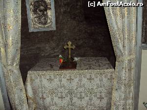 [P16] Mica masă de altar, având în spate o icoană a Sfântului Apostol Andrei.  » foto by Carmen Ion
 - 
<span class="allrVoted glyphicon glyphicon-heart hidden" id="av656030"></span>
<a class="m-l-10 hidden" id="sv656030" onclick="voting_Foto_DelVot(,656030,5136)" role="button">șterge vot <span class="glyphicon glyphicon-remove"></span></a>
<a id="v9656030" class=" c-red"  onclick="voting_Foto_SetVot(656030)" role="button"><span class="glyphicon glyphicon-heart-empty"></span> <b>LIKE</b> = Votează poza</a> <img class="hidden"  id="f656030W9" src="/imagini/loader.gif" border="0" /><span class="AjErrMes hidden" id="e656030ErM"></span>