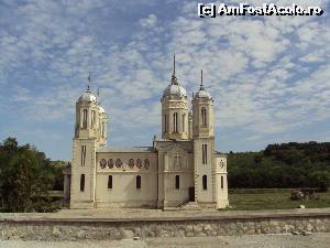 [P22] Biserica cea mare văzută din lateral, dinspre dealul cu peştera Sfântului Andrei.  » foto by Carmen Ion
 - 
<span class="allrVoted glyphicon glyphicon-heart hidden" id="av656036"></span>
<a class="m-l-10 hidden" id="sv656036" onclick="voting_Foto_DelVot(,656036,5136)" role="button">șterge vot <span class="glyphicon glyphicon-remove"></span></a>
<a id="v9656036" class=" c-red"  onclick="voting_Foto_SetVot(656036)" role="button"><span class="glyphicon glyphicon-heart-empty"></span> <b>LIKE</b> = Votează poza</a> <img class="hidden"  id="f656036W9" src="/imagini/loader.gif" border="0" /><span class="AjErrMes hidden" id="e656036ErM"></span>