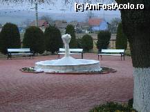 [P05] Parcul din fata bisericii, in curtea Manastirii Nasterea Maicii Domnului - Recea, jud. Mures, in mijloc se poate vedea fantana arteziana, momentan acoperita » foto by biancuta
 - 
<span class="allrVoted glyphicon glyphicon-heart hidden" id="av56461"></span>
<a class="m-l-10 hidden" id="sv56461" onclick="voting_Foto_DelVot(,56461,5159)" role="button">șterge vot <span class="glyphicon glyphicon-remove"></span></a>
<a id="v956461" class=" c-red"  onclick="voting_Foto_SetVot(56461)" role="button"><span class="glyphicon glyphicon-heart-empty"></span> <b>LIKE</b> = Votează poza</a> <img class="hidden"  id="f56461W9" src="/imagini/loader.gif" border="0" /><span class="AjErrMes hidden" id="e56461ErM"></span>