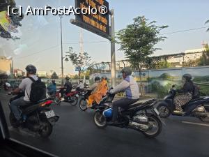 [P15] Traficul nebunesc din Vietnam » foto by crismis
 - 
<span class="allrVoted glyphicon glyphicon-heart hidden" id="av1534533"></span>
<a class="m-l-10 hidden" id="sv1534533" onclick="voting_Foto_DelVot(,1534533,5166)" role="button">șterge vot <span class="glyphicon glyphicon-remove"></span></a>
<a id="v91534533" class=" c-red"  onclick="voting_Foto_SetVot(1534533)" role="button"><span class="glyphicon glyphicon-heart-empty"></span> <b>LIKE</b> = Votează poza</a> <img class="hidden"  id="f1534533W9" src="/imagini/loader.gif" border="0" /><span class="AjErrMes hidden" id="e1534533ErM"></span>
