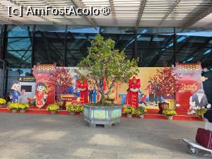 [P79] Decor la intrarea în aeroportul din Hue » foto by crismis
 - 
<span class="allrVoted glyphicon glyphicon-heart hidden" id="av1534597"></span>
<a class="m-l-10 hidden" id="sv1534597" onclick="voting_Foto_DelVot(,1534597,5166)" role="button">șterge vot <span class="glyphicon glyphicon-remove"></span></a>
<a id="v91534597" class=" c-red"  onclick="voting_Foto_SetVot(1534597)" role="button"><span class="glyphicon glyphicon-heart-empty"></span> <b>LIKE</b> = Votează poza</a> <img class="hidden"  id="f1534597W9" src="/imagini/loader.gif" border="0" /><span class="AjErrMes hidden" id="e1534597ErM"></span>