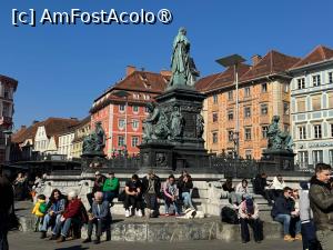 [P04] Hauptplatz și Fântâna Arhiducelui Johann » foto by Mika
 - 
<span class="allrVoted glyphicon glyphicon-heart hidden" id="av1520639"></span>
<a class="m-l-10 hidden" id="sv1520639" onclick="voting_Foto_DelVot(,1520639,5228)" role="button">șterge vot <span class="glyphicon glyphicon-remove"></span></a>
<a id="v91520639" class=" c-red"  onclick="voting_Foto_SetVot(1520639)" role="button"><span class="glyphicon glyphicon-heart-empty"></span> <b>LIKE</b> = Votează poza</a> <img class="hidden"  id="f1520639W9" src="/imagini/loader.gif" border="0" /><span class="AjErrMes hidden" id="e1520639ErM"></span>