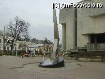 [P08] Turda - Monumentul Eroilor, iar in dreapta cladirea in paragina » foto by biancuta
 - 
<span class="allrVoted glyphicon glyphicon-heart hidden" id="av82801"></span>
<a class="m-l-10 hidden" id="sv82801" onclick="voting_Foto_DelVot(,82801,5279)" role="button">șterge vot <span class="glyphicon glyphicon-remove"></span></a>
<a id="v982801" class=" c-red"  onclick="voting_Foto_SetVot(82801)" role="button"><span class="glyphicon glyphicon-heart-empty"></span> <b>LIKE</b> = Votează poza</a> <img class="hidden"  id="f82801W9" src="/imagini/loader.gif" border="0" /><span class="AjErrMes hidden" id="e82801ErM"></span>