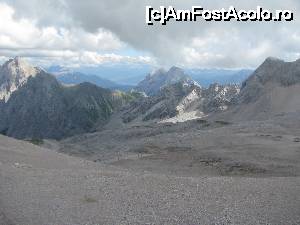 [P17] Zugspitzplatt la 2690m. Parca iarna ar arata mai frumos. In zare e Austria » foto by spiros
 - 
<span class="allrVoted glyphicon glyphicon-heart hidden" id="av679663"></span>
<a class="m-l-10 hidden" id="sv679663" onclick="voting_Foto_DelVot(,679663,5408)" role="button">șterge vot <span class="glyphicon glyphicon-remove"></span></a>
<a id="v9679663" class=" c-red"  onclick="voting_Foto_SetVot(679663)" role="button"><span class="glyphicon glyphicon-heart-empty"></span> <b>LIKE</b> = Votează poza</a> <img class="hidden"  id="f679663W9" src="/imagini/loader.gif" border="0" /><span class="AjErrMes hidden" id="e679663ErM"></span>