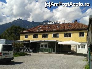 [P02] Gara de unde se cumpara biletele de Zugspitze. A nu se confunda cu gara mare din Garmisch-Partenkirchen. Aceasta e exclusiv pentru turismul local » foto by spiros
 - 
<span class="allrVoted glyphicon glyphicon-heart hidden" id="av679622"></span>
<a class="m-l-10 hidden" id="sv679622" onclick="voting_Foto_DelVot(,679622,5408)" role="button">șterge vot <span class="glyphicon glyphicon-remove"></span></a>
<a id="v9679622" class=" c-red"  onclick="voting_Foto_SetVot(679622)" role="button"><span class="glyphicon glyphicon-heart-empty"></span> <b>LIKE</b> = Votează poza</a> <img class="hidden"  id="f679622W9" src="/imagini/loader.gif" border="0" /><span class="AjErrMes hidden" id="e679622ErM"></span>