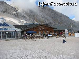 [P23] Zugspitzplatt la 2690m. Sus in ceata e Zugspitze » foto by spiros
 - 
<span class="allrVoted glyphicon glyphicon-heart hidden" id="av679682"></span>
<a class="m-l-10 hidden" id="sv679682" onclick="voting_Foto_DelVot(,679682,5408)" role="button">șterge vot <span class="glyphicon glyphicon-remove"></span></a>
<a id="v9679682" class=" c-red"  onclick="voting_Foto_SetVot(679682)" role="button"><span class="glyphicon glyphicon-heart-empty"></span> <b>LIKE</b> = Votează poza</a> <img class="hidden"  id="f679682W9" src="/imagini/loader.gif" border="0" /><span class="AjErrMes hidden" id="e679682ErM"></span>