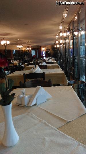 [P11] Restaurant Crinul Alb, privire de ansamblu din restaurant.  » foto by bogumil
 - 
<span class="allrVoted glyphicon glyphicon-heart hidden" id="av587401"></span>
<a class="m-l-10 hidden" id="sv587401" onclick="voting_Foto_DelVot(,587401,5534)" role="button">șterge vot <span class="glyphicon glyphicon-remove"></span></a>
<a id="v9587401" class=" c-red"  onclick="voting_Foto_SetVot(587401)" role="button"><span class="glyphicon glyphicon-heart-empty"></span> <b>LIKE</b> = Votează poza</a> <img class="hidden"  id="f587401W9" src="/imagini/loader.gif" border="0" /><span class="AjErrMes hidden" id="e587401ErM"></span>