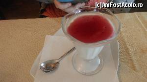 [P17] Restaurantul Crinul Alb - Panna cotta.  » foto by bogumil
 - 
<span class="allrVoted glyphicon glyphicon-heart hidden" id="av615653"></span>
<a class="m-l-10 hidden" id="sv615653" onclick="voting_Foto_DelVot(,615653,5534)" role="button">șterge vot <span class="glyphicon glyphicon-remove"></span></a>
<a id="v9615653" class=" c-red"  onclick="voting_Foto_SetVot(615653)" role="button"><span class="glyphicon glyphicon-heart-empty"></span> <b>LIKE</b> = Votează poza</a> <img class="hidden"  id="f615653W9" src="/imagini/loader.gif" border="0" /><span class="AjErrMes hidden" id="e615653ErM"></span>